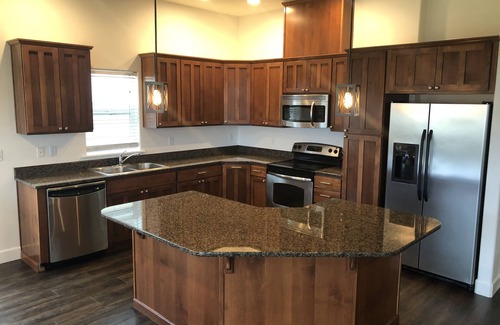 Quincy House | The Sun, The River, & Wine country only 2.5 hours from Seattle or Spokane