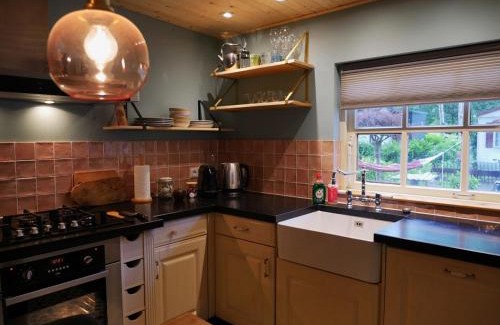 Diessen Ski Chalet | The Sunbird Inn - with luxurious bathroom