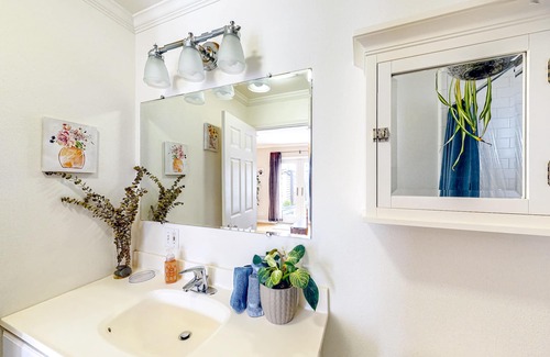 Sharp Park House | The Sunflower Cottage | House in Pacifica with enclosed patio - close to beaches
