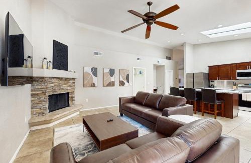 Paradise Park Vista House | The Sunlit Sanctuary