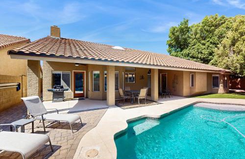 Paradise Park Vista House | The Sunlit Sanctuary