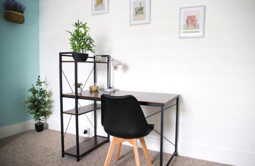 Eastbourne House | The Sunny Side, FREE CAR PARK, 3 minutes to the beach