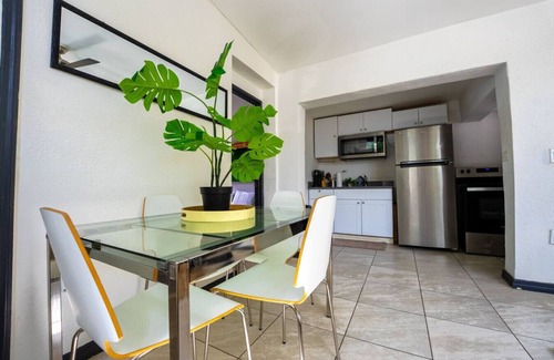 Allapattah House | The Sunny Spot | Convenient | Close airport & MIA