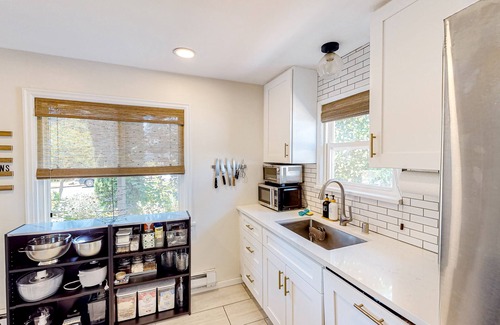 Roxhill House | The Sunrise Sanctuary | House in Seattle with a private yard