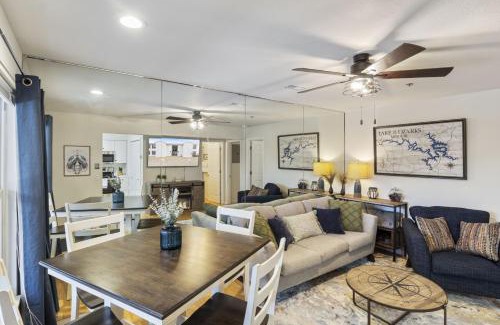 Lakeland House | The Sunrise Suite Waterfront, Balcony with Pool
