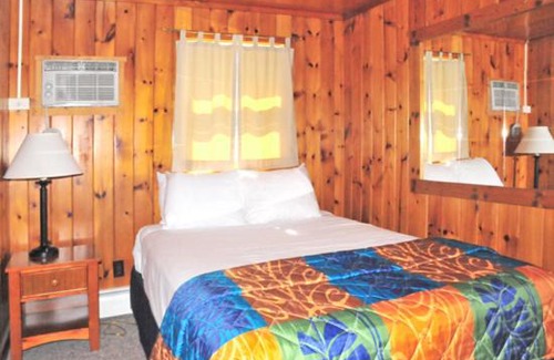 Munising Hotel | The Sunset Motel