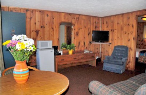 Munising Hotel | The Sunset Motel