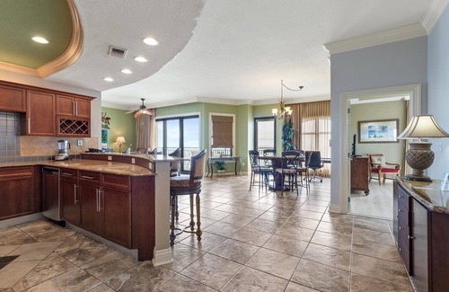 Destin Condo | THE SUNSET SUITE |3BR | SLEEPS 8 | PENTHOUSE | AMAZING VIEWS | POOL