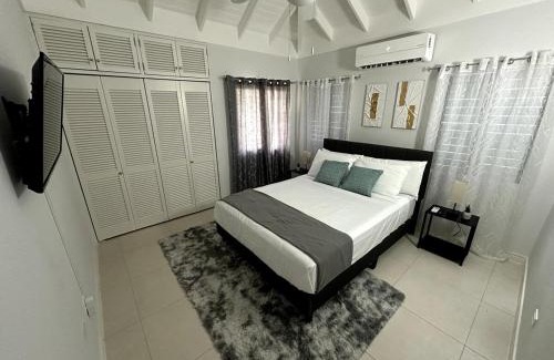 St. Ann's Bay Villa | The Sunshine 3 Bedroom Villa with pool & gym