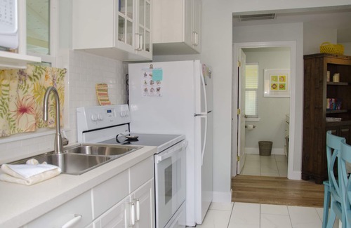 Madeira Beach Cottage | The Sunshine Cottage. Walk To Beach, Shops, Dining & Water Sports
