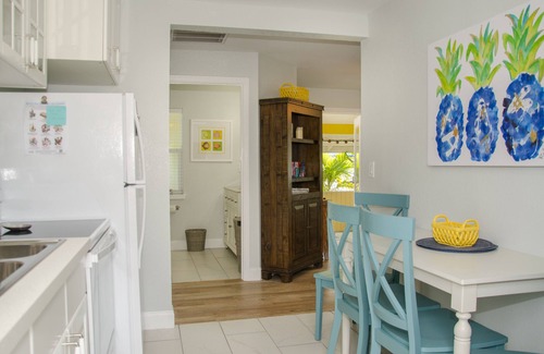 Madeira Beach Cottage | The Sunshine Cottage. Walk To Beach, Shops, Dining & Water Sports