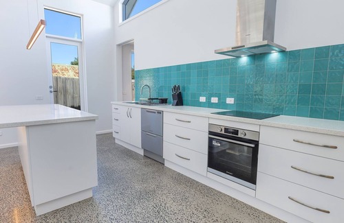 Warrnambool House | The Sunshine House - Nestled in the heart of the city.