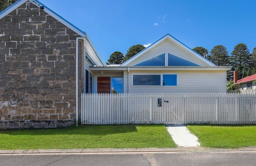 Warrnambool House | The Sunshine House - Nestled in the heart of the city.