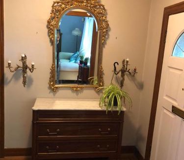 West Side Bed & Breakfast | The Sunshine House-Free Parking