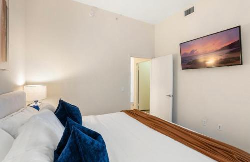 Downtown Apartment | The Sunstone - Full Oceanview Right On The Sand