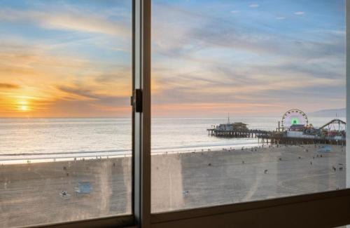 Downtown Apartment | The Sunstone - Full Oceanview Right On The Sand