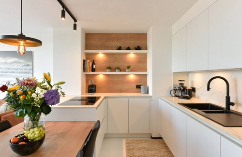 Heist Apartment | The Surf Floor, amazing big sea-view terrace with outdoor shower