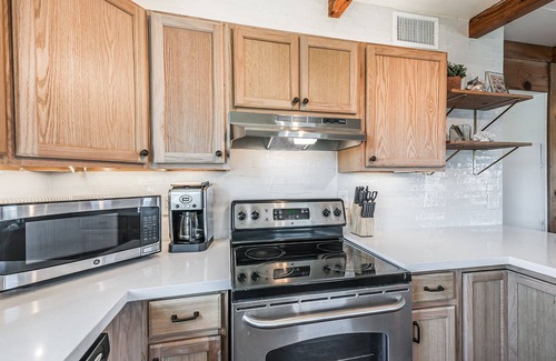Surfside Beach House | The Surfsonian - 2nd Row Beach House - Dog Friendly - Ocean View