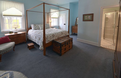 Canandaigua Bed & Breakfast | The Susan B. - King room with shower