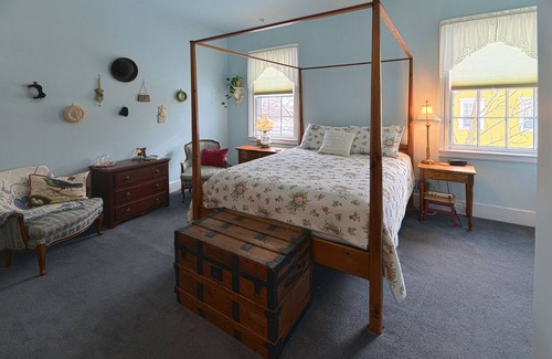 Canandaigua Bed & Breakfast | The Susan B. - King room with shower