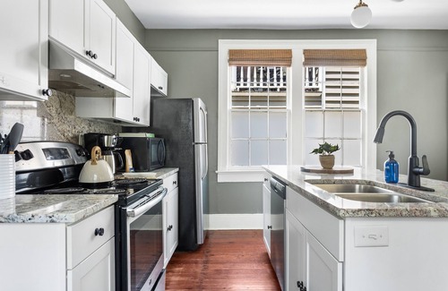 Cannonborough Elliotborough Apartment | The Sutton- B | Steps away from Historic King