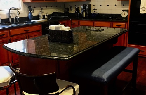 Dahlonega House | The Swag House - Near wineries & downtown Dahlonega, renovated property
