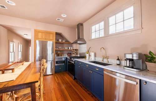Cannonborough Elliotborough House | The Swan House | Charleston 3 Bedroom/2 Bathroom!