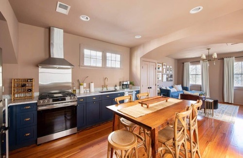 Cannonborough Elliotborough House | The Swan House | Charleston 3 Bedroom/2 Bathroom!