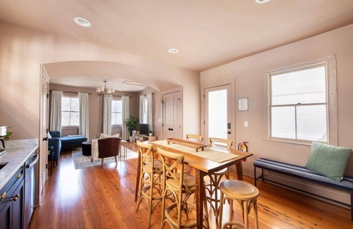 Cannonborough Elliotborough House | The Swan House | Charleston 3 Bedroom/2 Bathroom!
