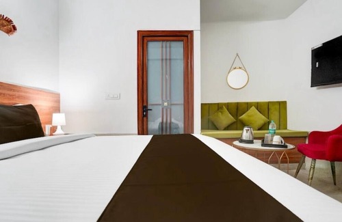 Sector 49 Hotel | The Swarnim Hotel And Banquet