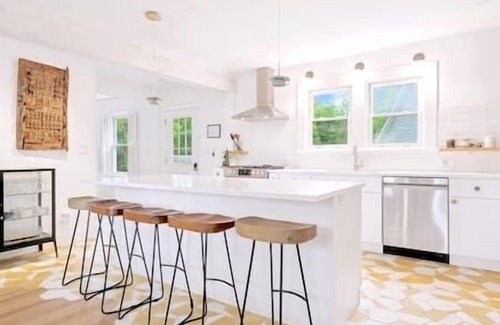 Walton Park House | The Sweet Spot: Fab Fall Getaway 1hr from the GWB!