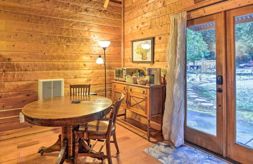 Poulsbo Cabin | 'The Sweetest Little Cabin' w/ Fireplace!