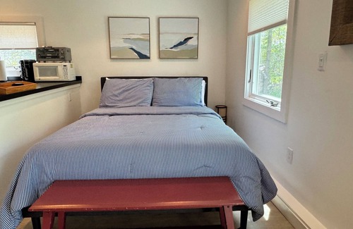Oak Bluffs House | The Sweetest Suite – Beach, kayaks & Starry Nights