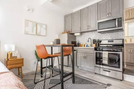 El Porto Apartment | THE SWING STUDIO Manhattan Beach Studio Parking