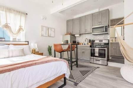 El Porto Apartment | THE SWING STUDIO Manhattan Beach Studio Parking