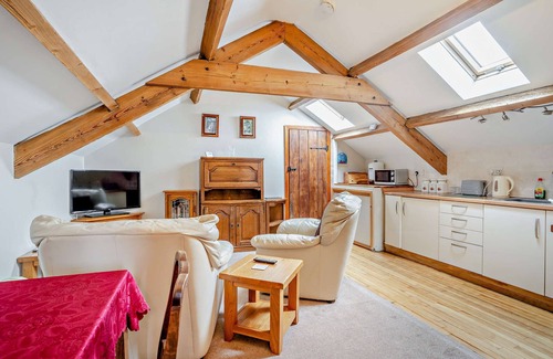 Port Talbot Apartment | The Tack Room - Tyn Cellar Barns