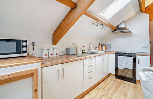 Port Talbot Apartment | The Tack Room - Tyn Cellar Barns