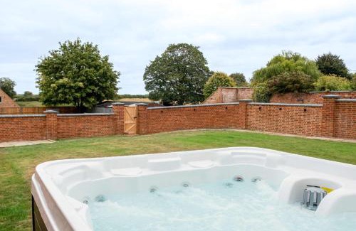 Kelmarsh House | The Talbot - Exclusive Home with Hot Tub
