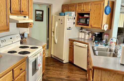 Mountain View House | The Tate House! Centrally located, close to lots of amenities!
