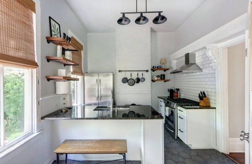 Historic Downtown Savannah House | The Taylor House Near Beautiful Whitefield Square