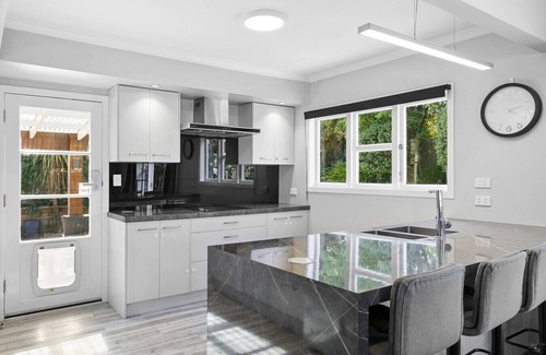 Taupo House | The Te Hatepe Hideaway