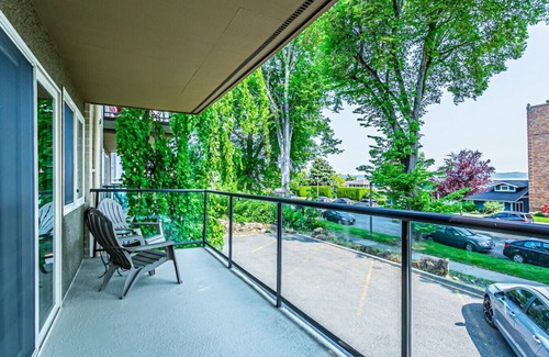 North End Condo | the Terrace, Best Area Jacuzzi Bathtub 2 baths, WD