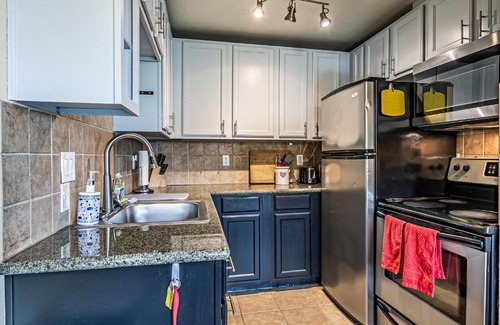 North End Apartment | the Terrace, Best Area, WD, 2 baths, 2 Bedrooms, Jacuzzi Bath, Balcony, 925sf