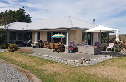 Glentunnel House | The Terrace - Perfect for skiers and families
