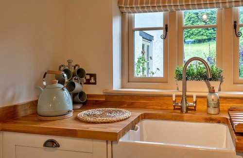 Blandford Forum Cottage | The Thatch at Winterborne Houghton