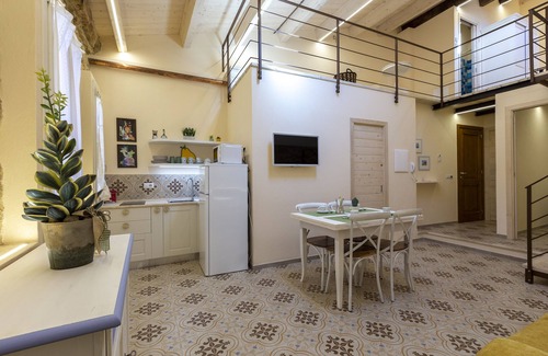 Alghero City Centre Apartment | The Theater Suite: Comfort, Position and lots of Light