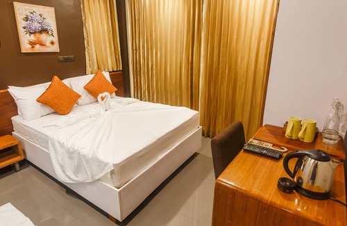 Hulhule House | the theme park! Family-sized condo with game room & deck