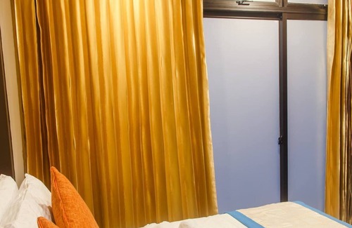 Hulhule House | the theme park! Family-sized condo with game room & deck