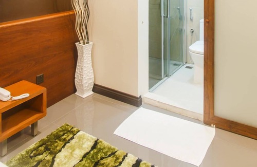 Hulhule House | the theme park! Family-sized condo with game room & deck