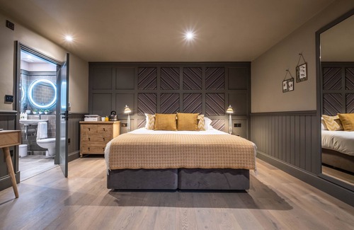 Woodditton Hotel | The Three Blackbirds
